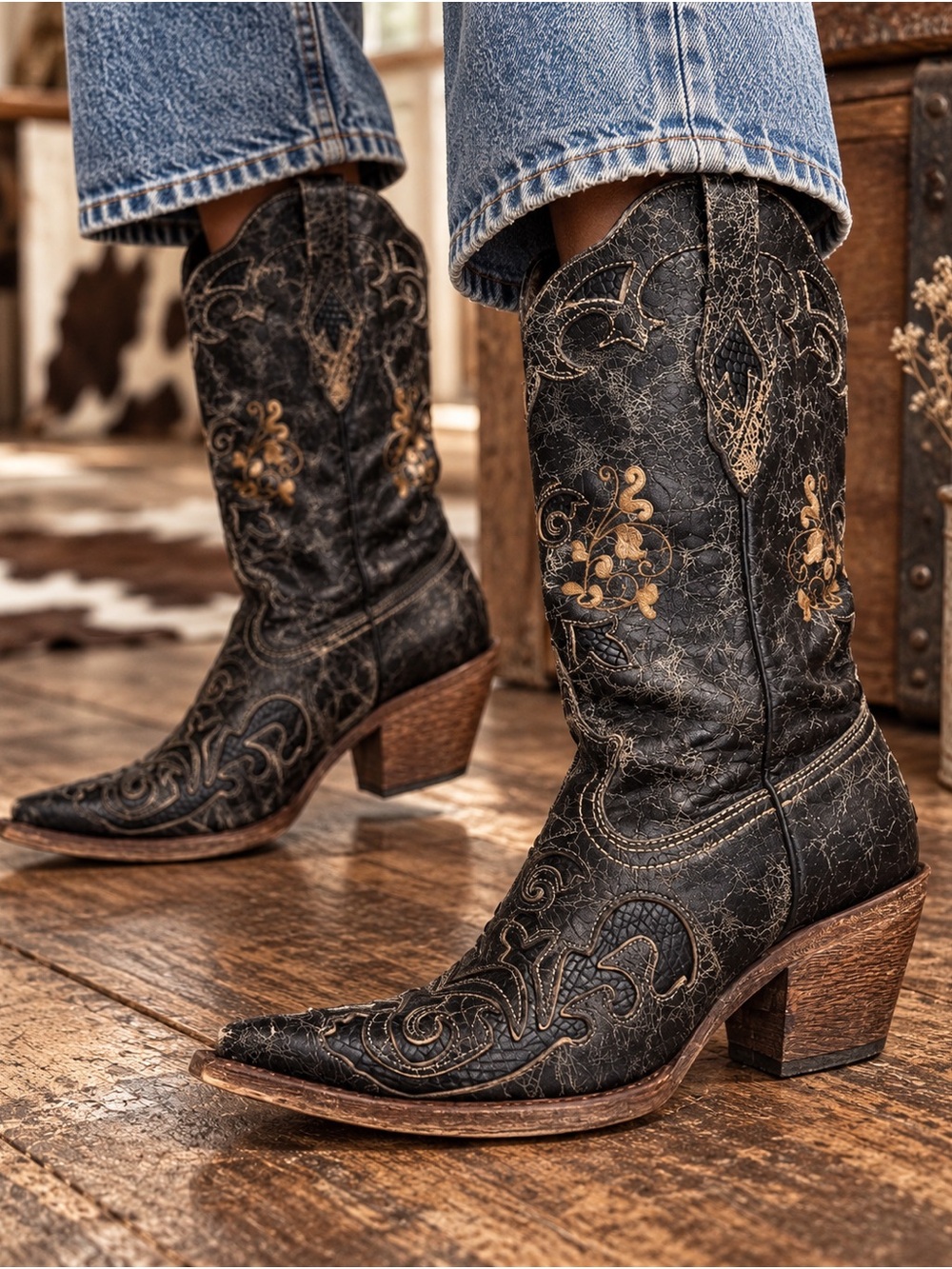 Corral Women’s Black Western Embroidered Cowboy Boots